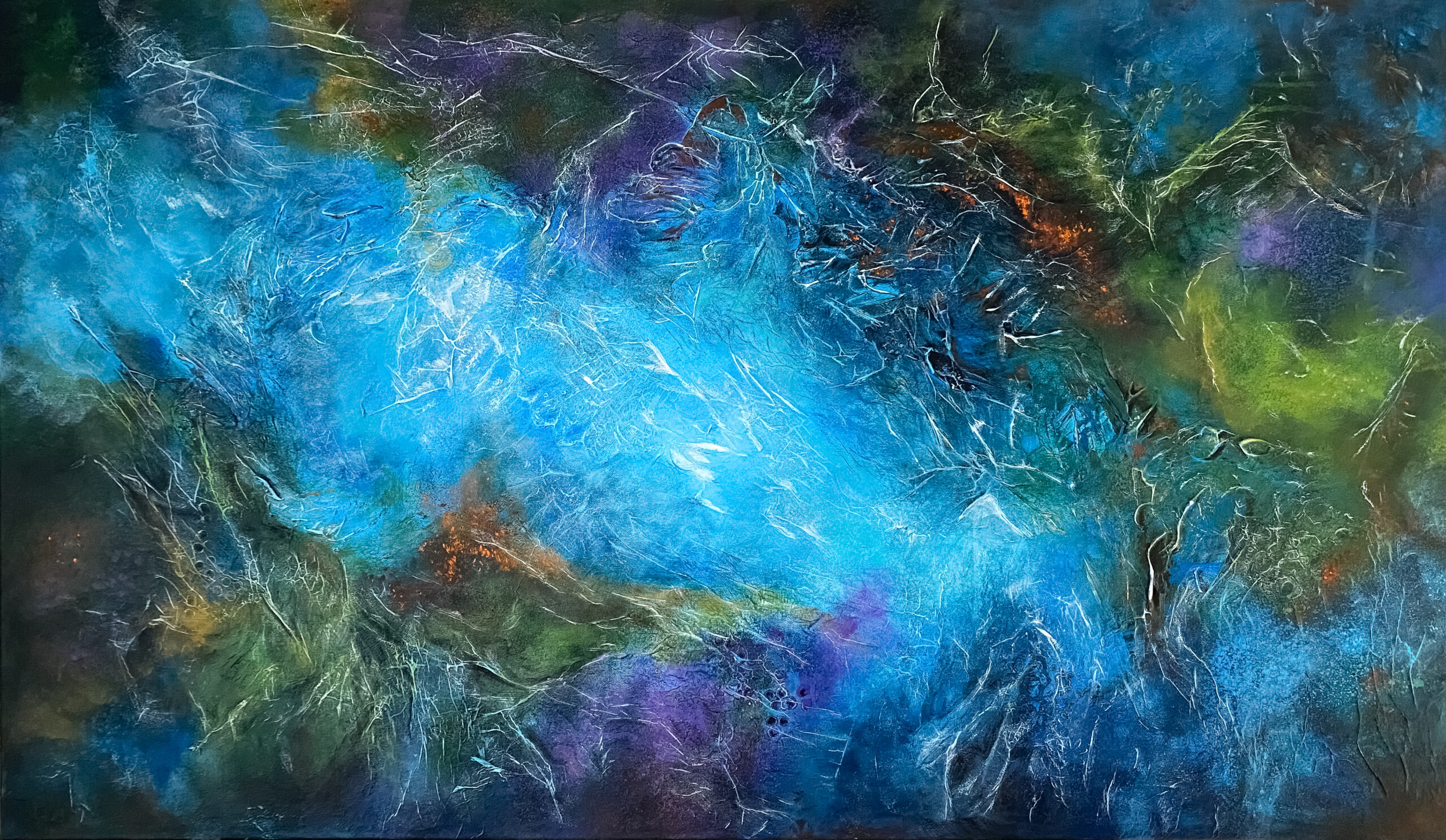 shabazi atelier Blå puls et levende samspill av lys og materie . Dette abstrakte maleriet utført i akryl og teksturpasta på et raust lerret som måler 100 x 70 cm fanger blikket umiddelbart med sin dynamiske energi og taktile overflate . Kunstneren har utnyttet matrialene for å skape et verk som både er visuelt slående og inviterer til nærmere undersøkelse og betraktning .